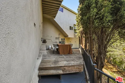 $1,899,000 | 2525 Ivanhoe Drive, Los Angeles, CA 90039