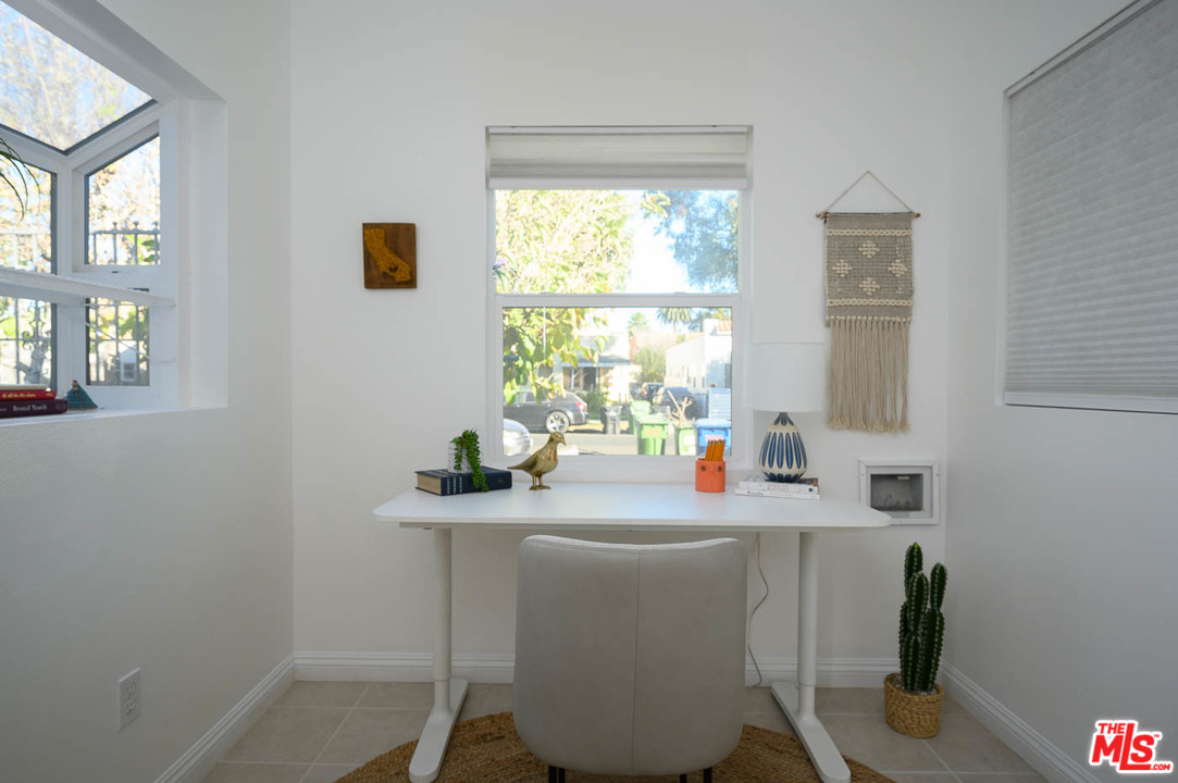2621 Virginia Road Los Angeles, CA 90016 - Photo 13 of 26 Gallery Image 13