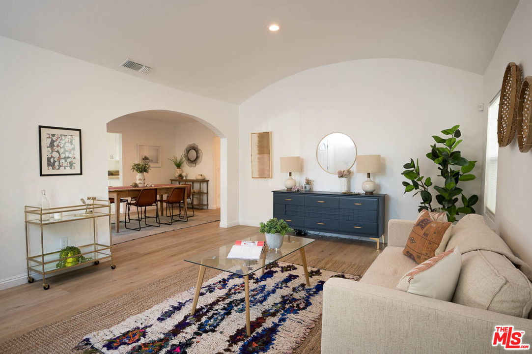 2621 Virginia Road Los Angeles, CA 90016 - Photo 3 of 26 Gallery Image 3
