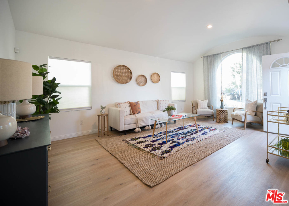 2621 Virginia Road Los Angeles, CA 90016 - Photo 4 of 26 Gallery Image 4