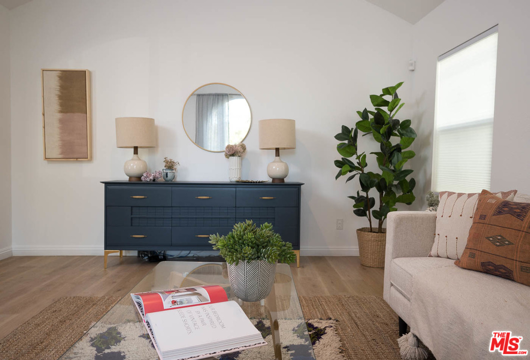 2621 Virginia Road Los Angeles, CA 90016 - Photo 5 of 26 Gallery Image 5