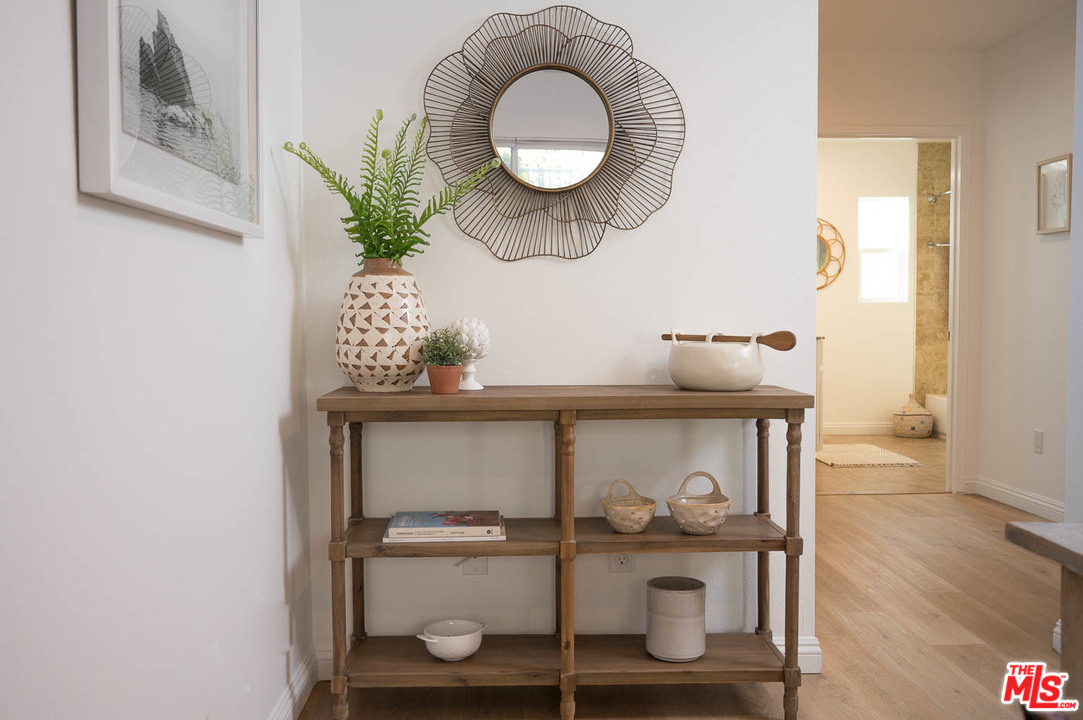 2621 Virginia Road Los Angeles, CA 90016 - Photo 9 of 26 Gallery Image 9