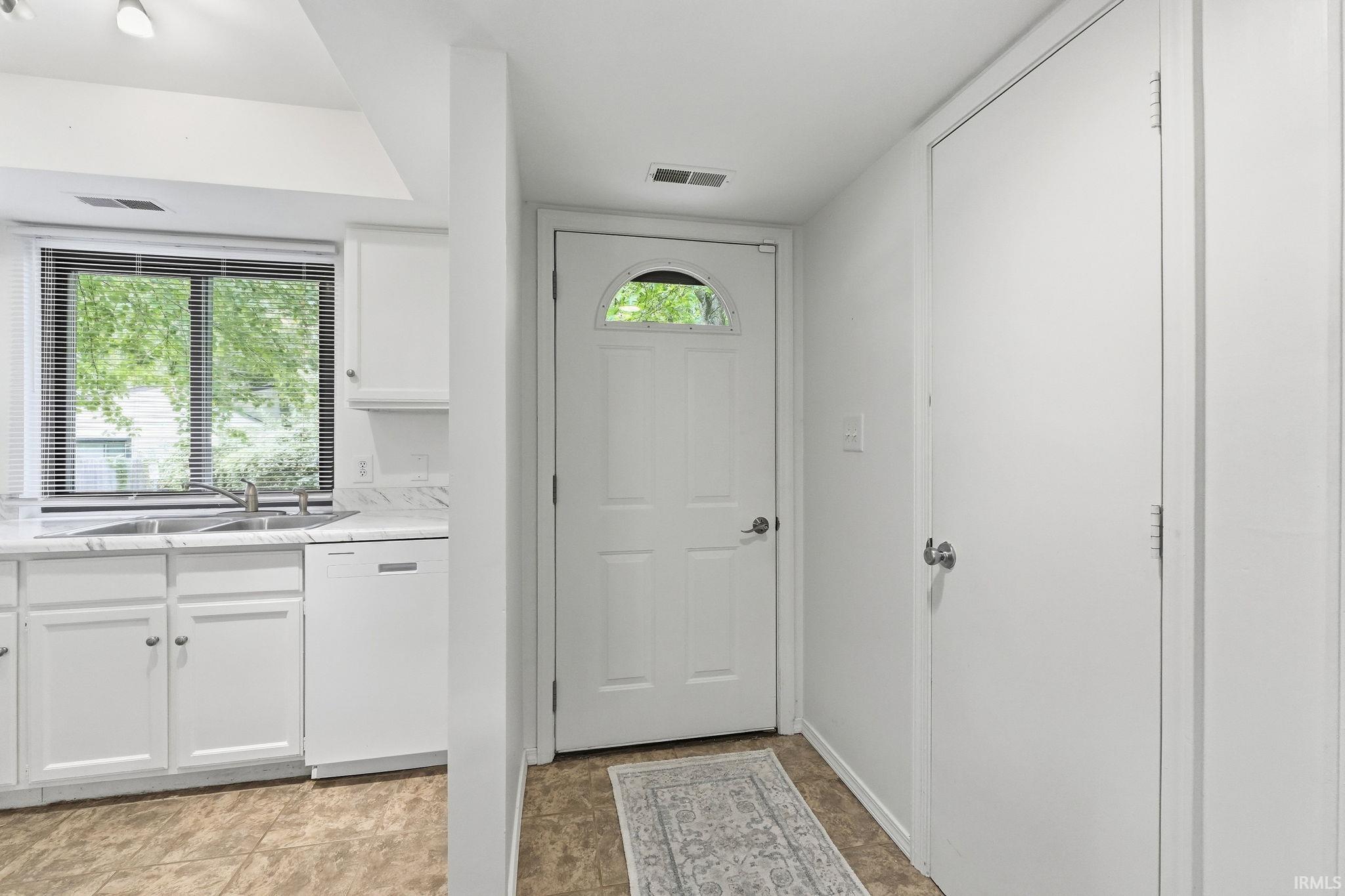 5066 Stellhorn Road Fort Wayne, IN 46815 - Photo 6 of 40 Gallery Image 6