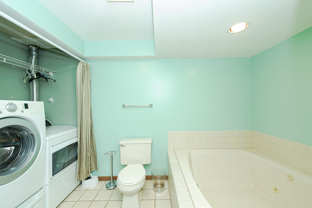 25696 Raska Lane, Unit A Lake Villa, IL 60046 - Photo 23 of 31 a bathroom with a bathtub and toilet