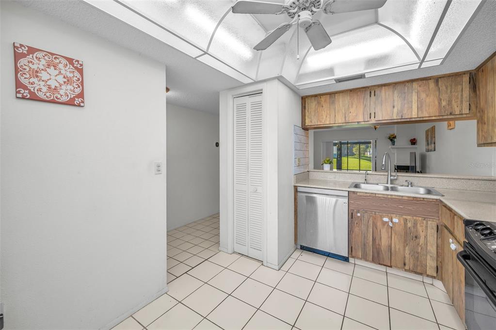 103 Lakeview Place, Unit 3 Oldsmar, FL 34677 - Photo 23 of 54 a kitchen with a stove a sink and a refrigerator
