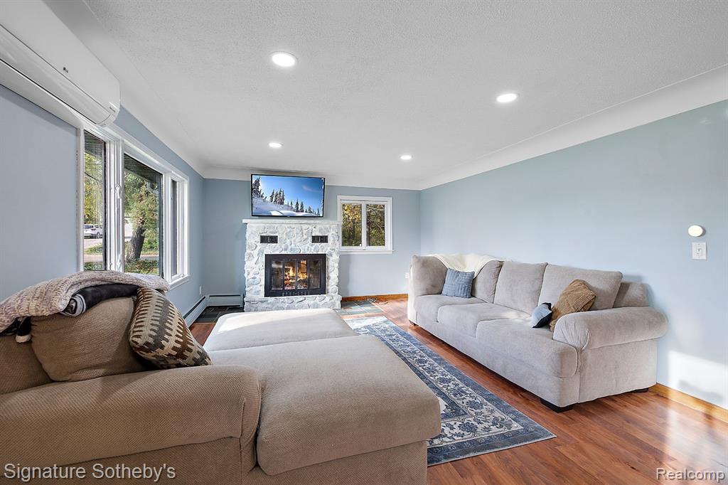 14009 Seymour Road Linden, MI 48451 - Photo 17 of 38 Gallery Image 17