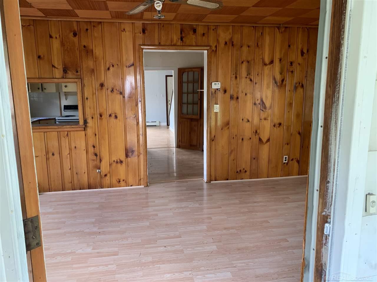 24386 Middlebelt Road New Boston, MI 48164 - Photo 3 of 18 Gallery Image 3