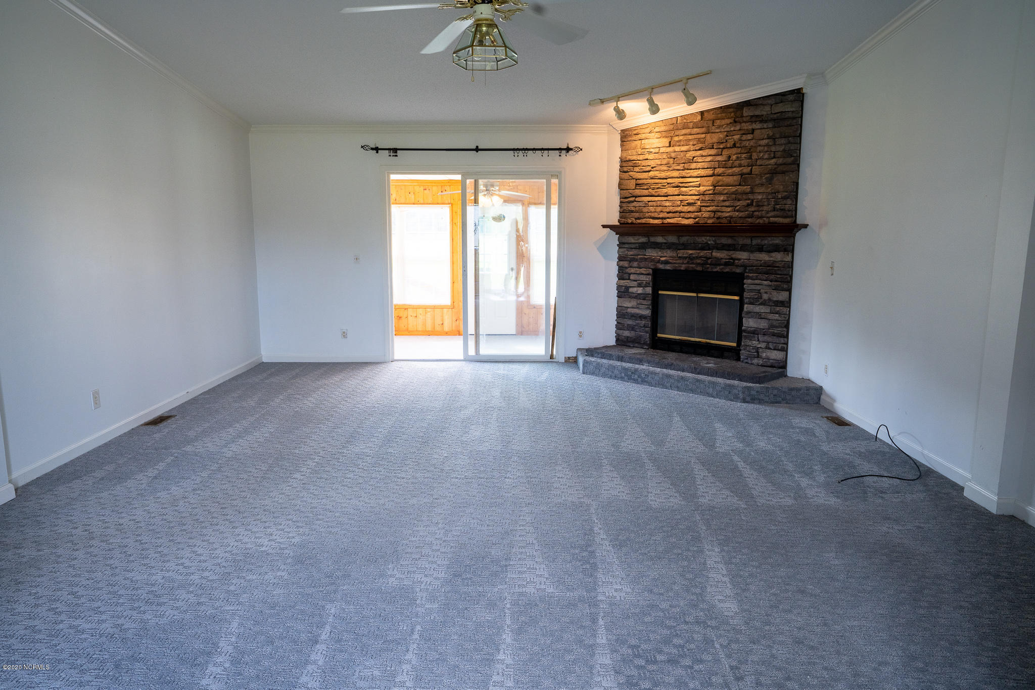 415 Swansboro Loop Road Swansboro, NC 28584 - Photo 6 of 21 DSC01841-HDR