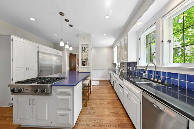 $1,195,000 | 2225 North Lake Drive, Milwaukee, WI 53202