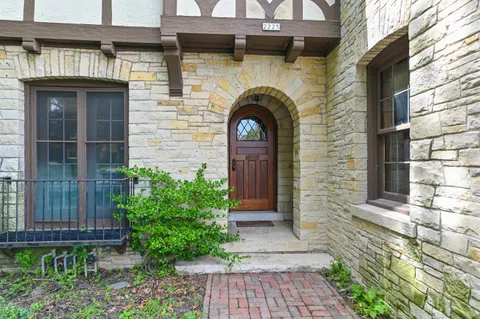 $1,195,000 | 2225 North Lake Drive, Milwaukee, WI 53202