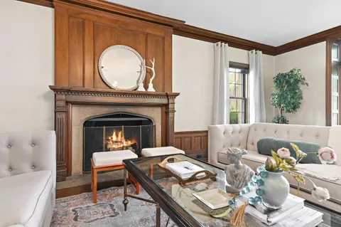 $1,195,000 | 2225 North Lake Drive, Milwaukee, WI 53202