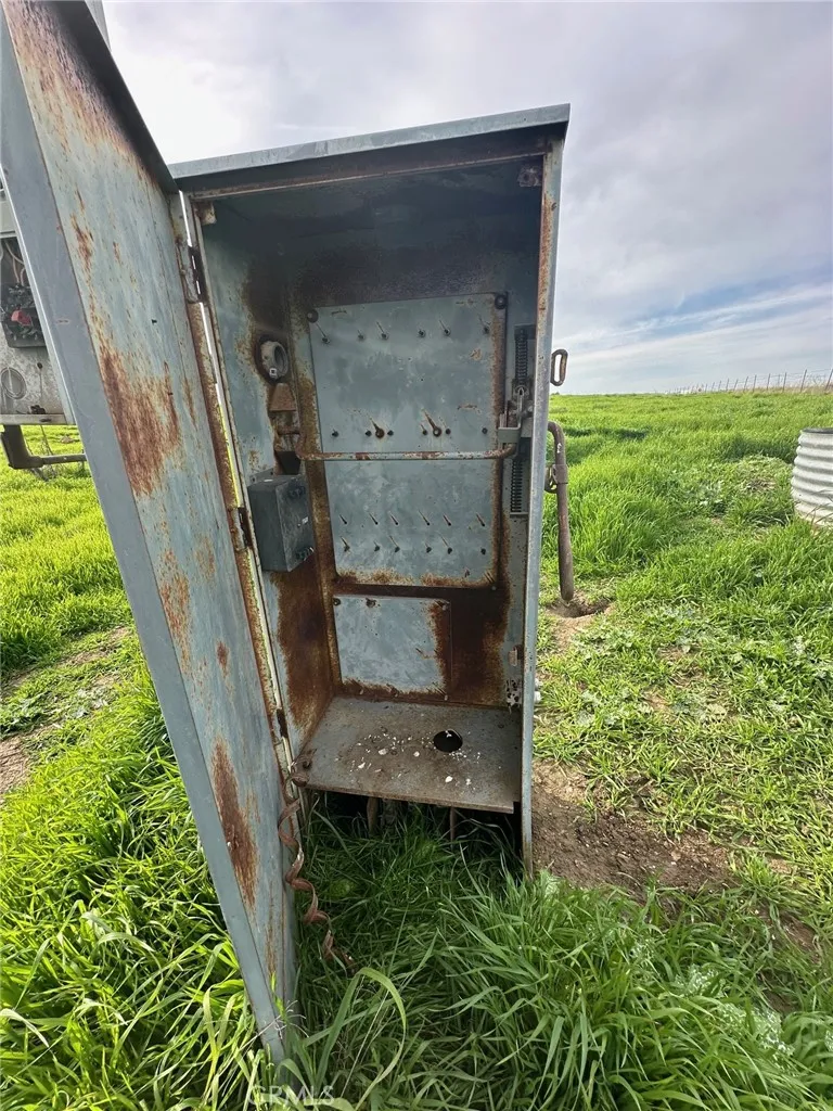 1 Billy Wright Road Los Banos, CA 93635 - Photo 13 of 23 a view of balcony
