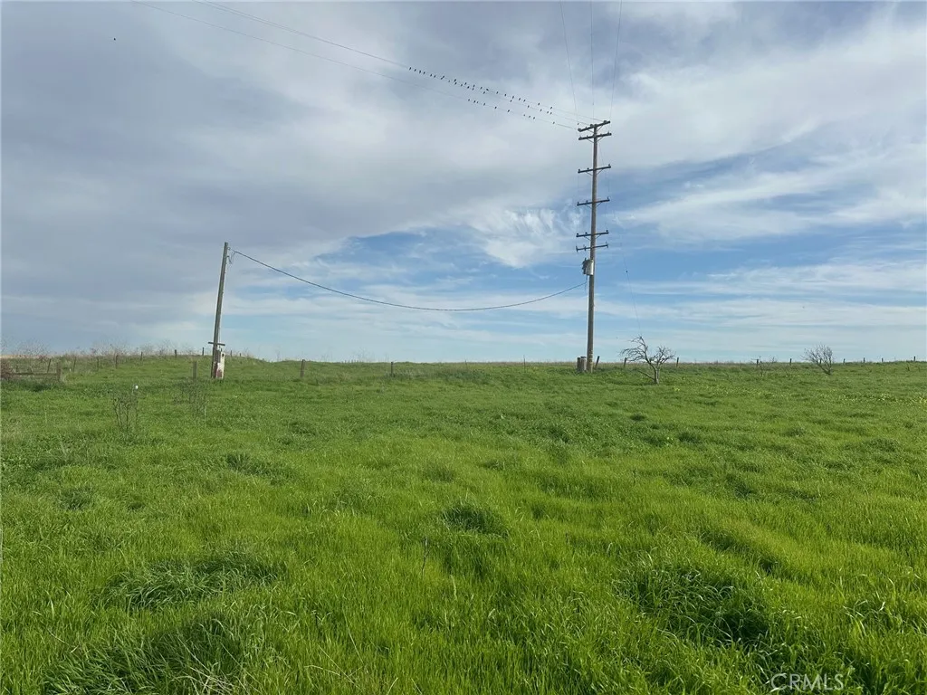 1 Billy Wright Road Los Banos, CA 93635 - Photo 16 of 23 a house with a yard