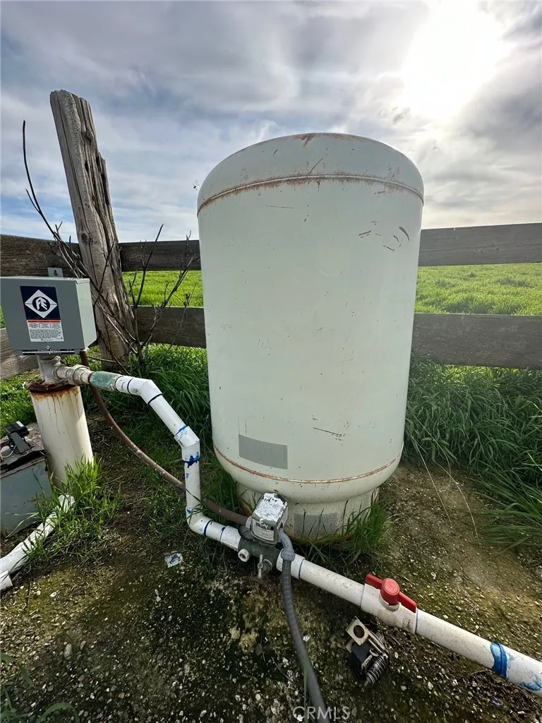 1 Billy Wright Road Los Banos, CA 93635 - Photo 19 of 23 a view of outdoor space and yard