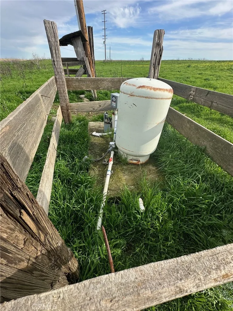 1 Billy Wright Road Los Banos, CA 93635 - Photo 20 of 23 a outdoor view with a sitting space