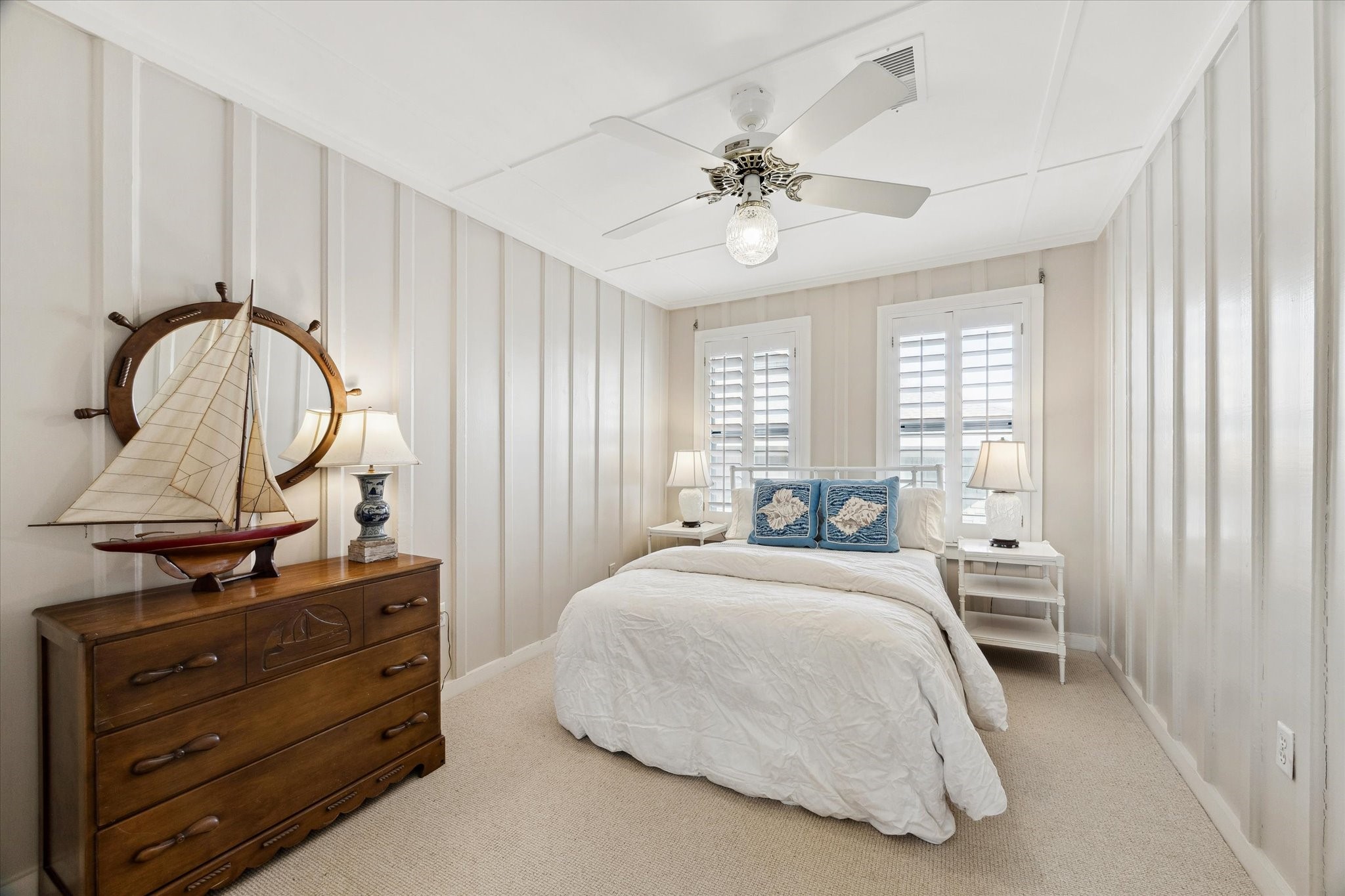 232 Garfield Street La Porte, TX 77571 - Photo 20 of 35 a bedroom with a bed and a dresser