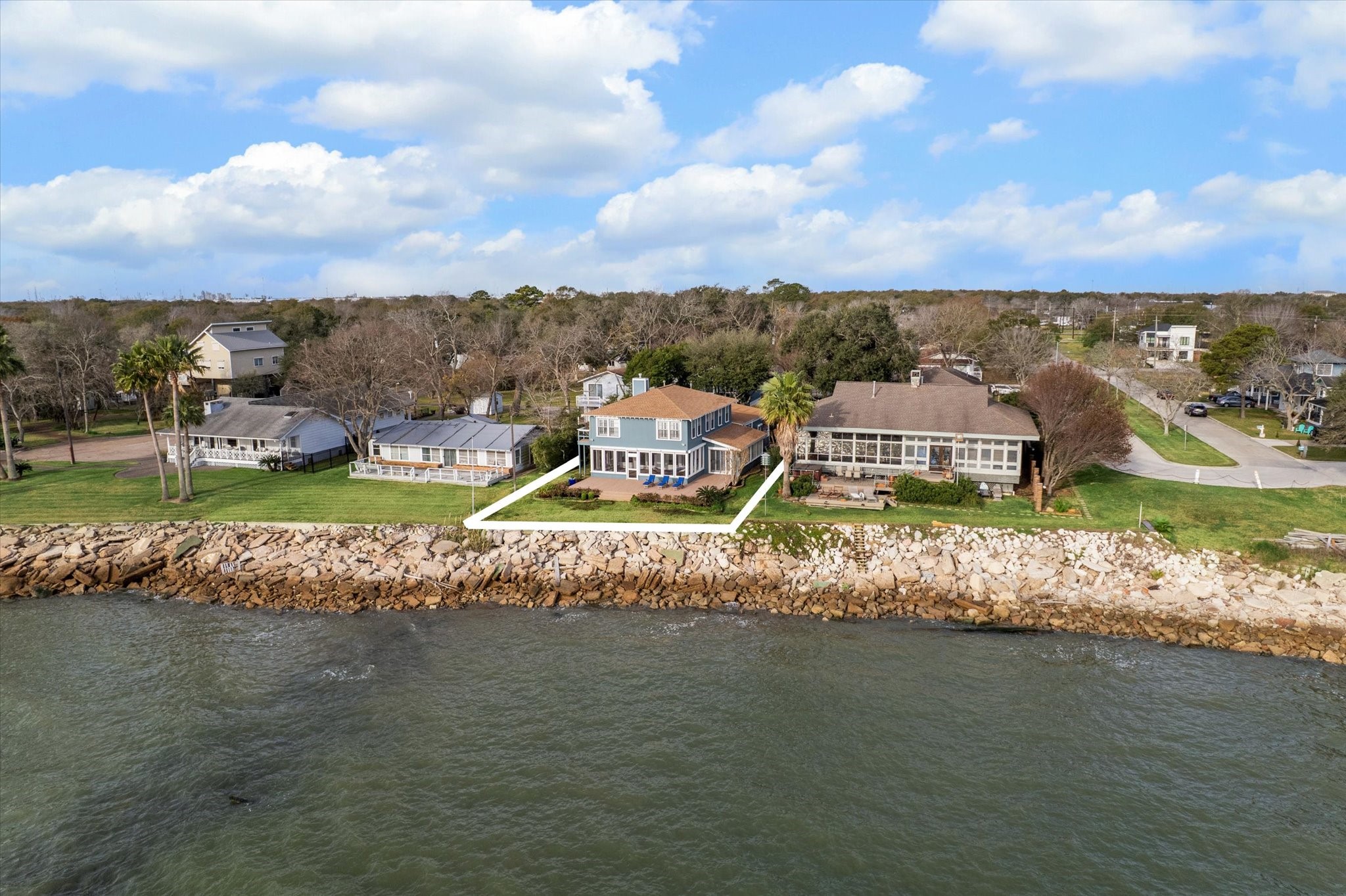 232 Garfield Street La Porte, TX 77571 - Photo 3 of 35 a view of a lake with houses