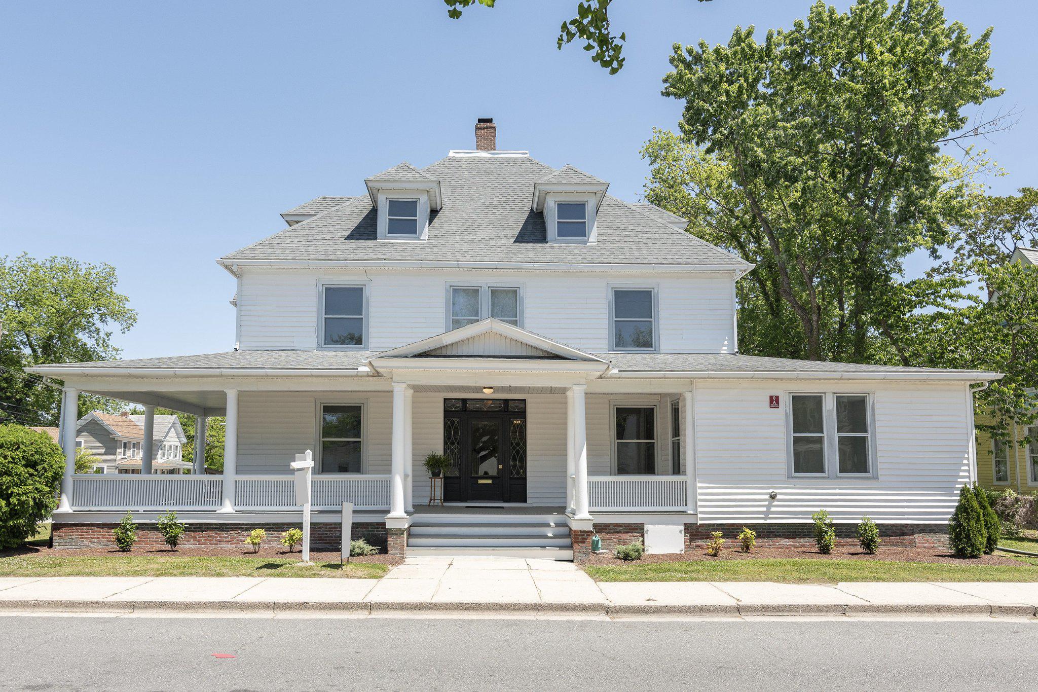 709 Church Street Cambridge, MD 21613 - Photo 2 of 36 a front view of a house with a yard