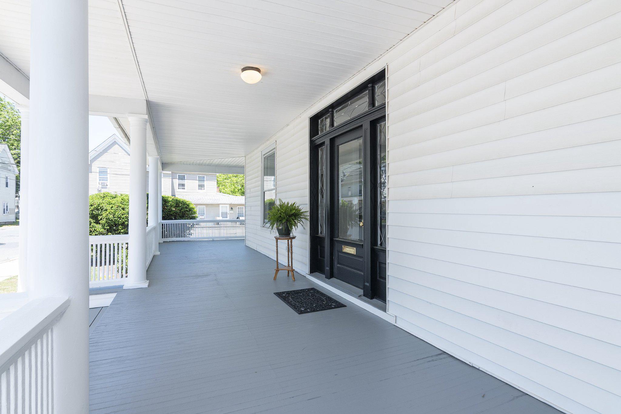 709 Church Street Cambridge, MD 21613 - Photo 4 of 36 a view of entryway with livingroom