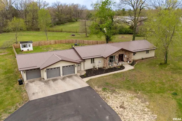 $339,000 | 917 Dorris Heights Road, Harrisburg, IL 62946