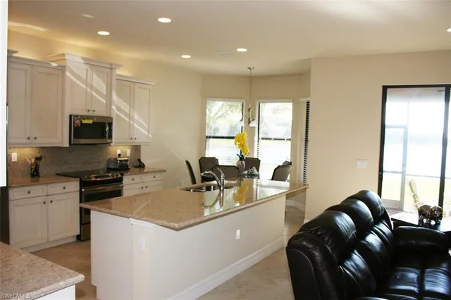 $950,000 | 3296 Pacific Drive, Naples, FL 34119