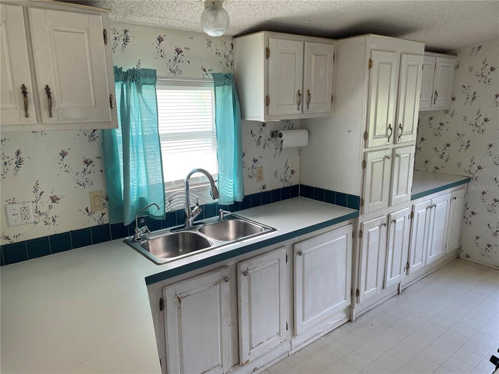 8929 Honeywell Road Gibsonton, FL 33534 - Photo 6 of 15