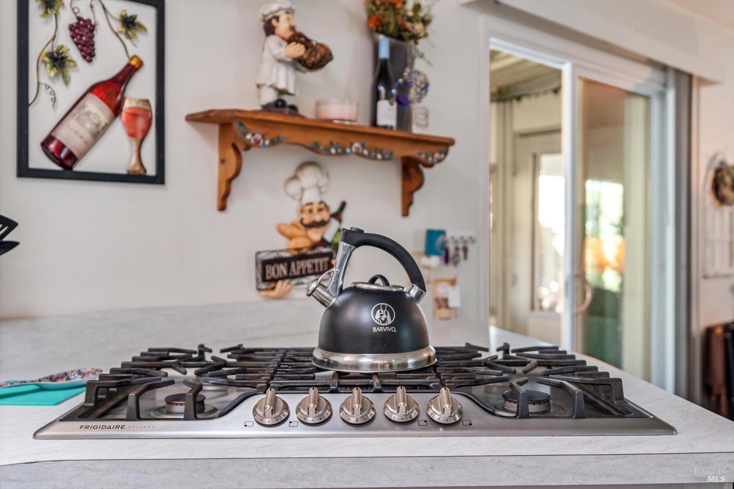 192 Mosshill Court Santa Rosa, CA 95409 - Photo 13 of 31 a close view of a stove