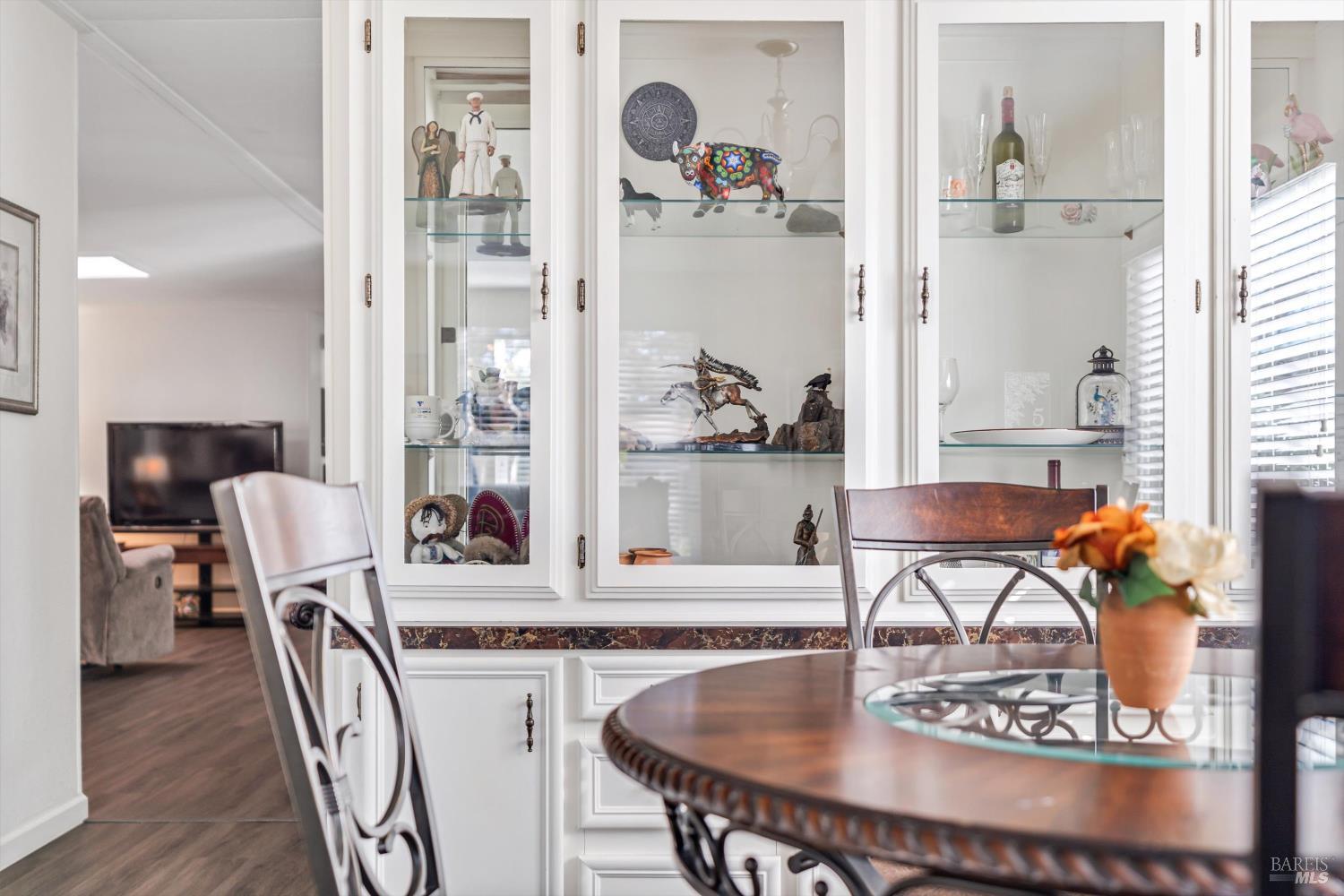 192 Mosshill Court Santa Rosa, CA 95409 - Photo 10 of 31 a dining room with furniture and wooden floor