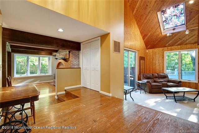 170 Oxycocus Road Manahawkin, NJ 08050 - Photo 9 of 43 9.ashx