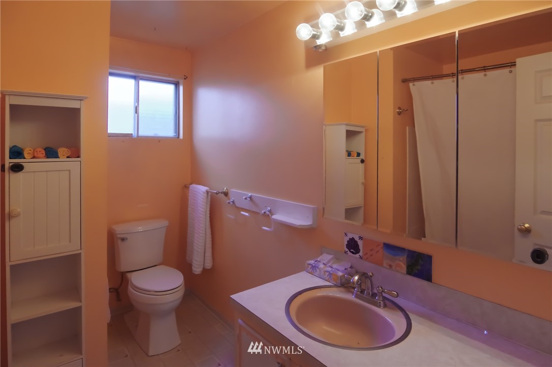 10036 Northeast 201st Street Bothell, WA 98011 - Photo 13 of 19 Gallery Image 13
