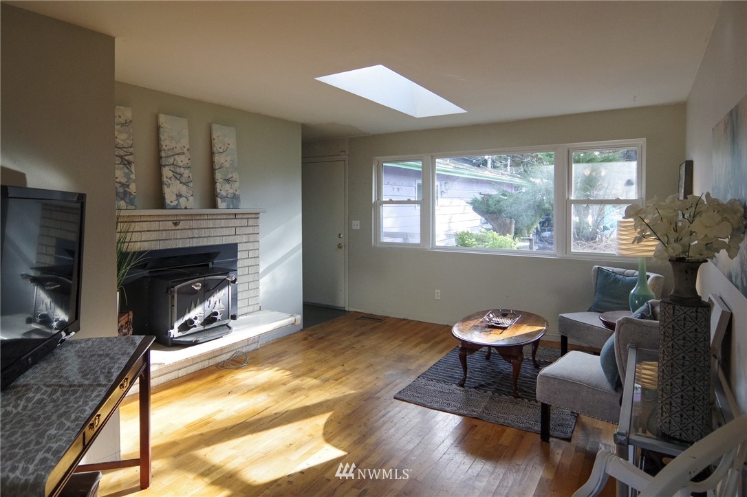 10036 Northeast 201st Street Bothell, WA 98011 - Photo 3 of 19 Gallery Image 3