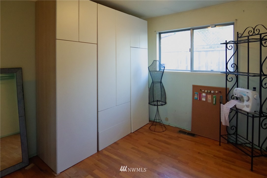 10036 Northeast 201st Street Bothell, WA 98011 - Photo 7 of 19 Gallery Image 7