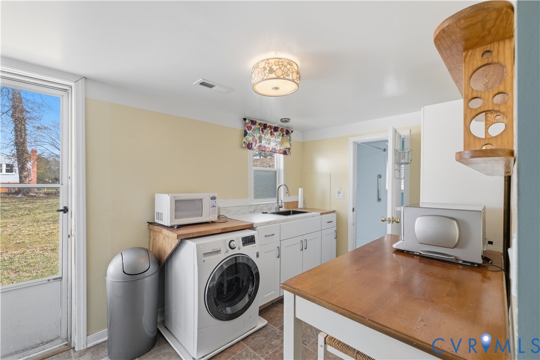 2809 Brampton Way North Chesterfield, VA 23234 - Photo 21 of 38 a view of a livingroom with washer and dryer