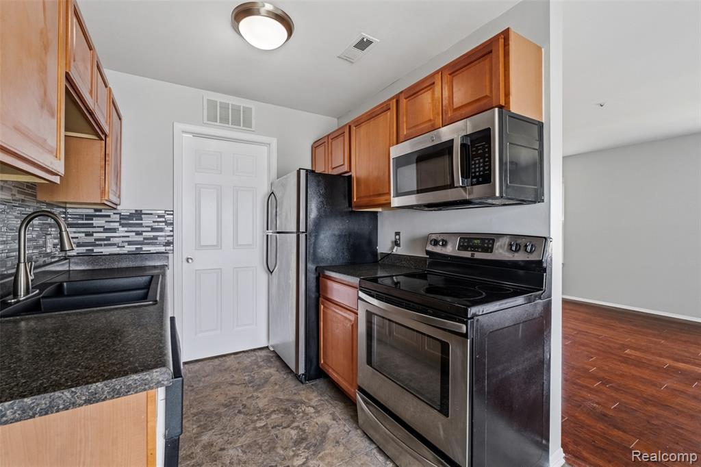 42564 Saratoga Road, Unit 31 Canton, MI 48187 - Photo 14 of 26