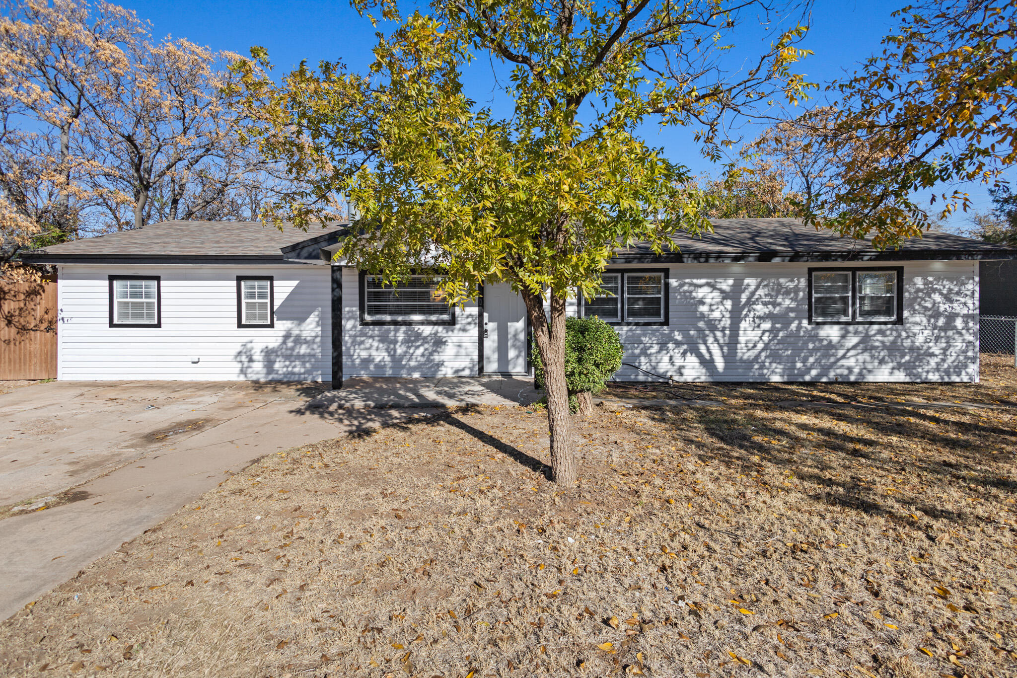 5512 45th Street Lubbock, TX 79414 - Photo 1 of 30 front view of house with a yard