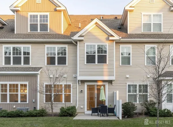 $4,600 | 905 Greenland Square, Highland Park, NJ 08904