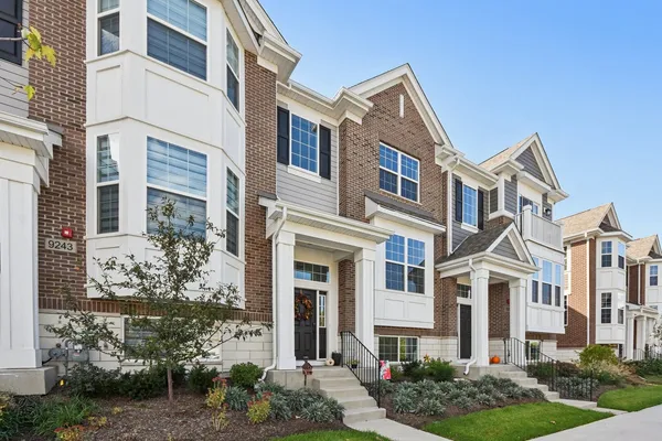 $394,900 | 9245 Harlowe Lane, Orland Park, IL 60462