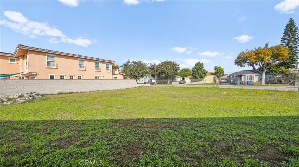 0 Nevada South Gate, CA 90280 - Photo 5 of 10 a view of an ocean and a building