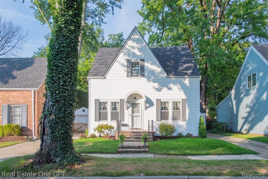 98 Mapleton Road Grosse Pointe, MI 48236 - Photo 1 of 37 Lothrop 98 -1.jpg
