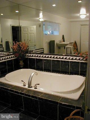 17601 Horsehead Road Brandywine, MD 20613 - Photo 26 of 30 Bath