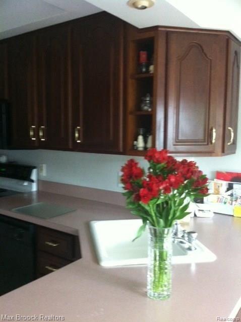 2901 Bamlet Road Royal Oak, MI 48073 - Photo 16 of 38 photo 1(19).JPG