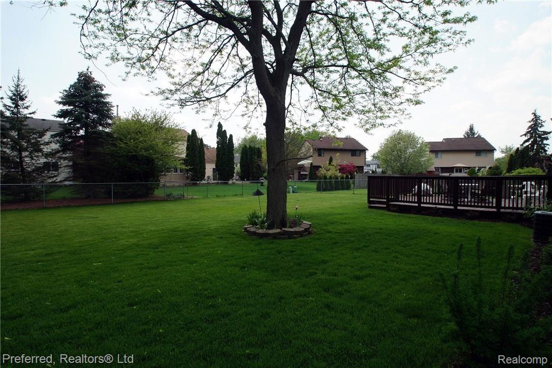 45223 Lemont Road Canton, MI 48187 - Photo 31 of 33 Web DSC07440.jpg