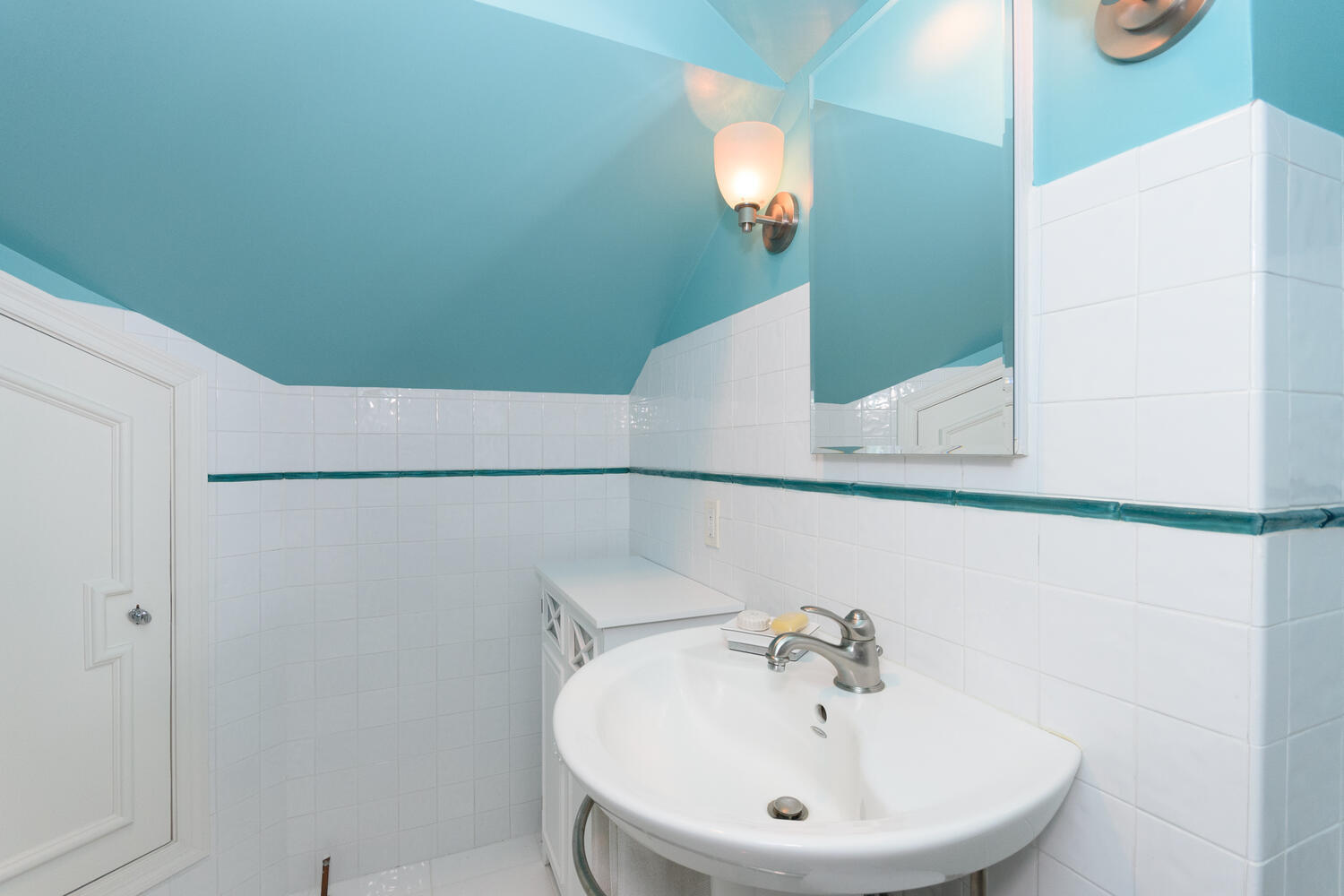 10 Highview Road Darien, CT 06820 - Photo 29 of 42 a bathroom with a sink and mirror