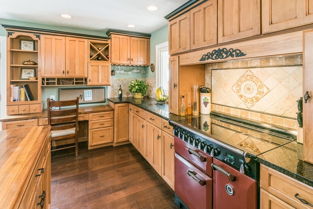 127 Whitewood Road Westwood, MA 02090 - Photo 4 of 25 Gallery Image 4