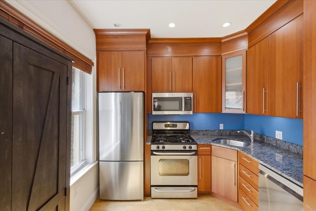 7 Stillman Place, Unit 5 Boston, MA 02113 - Photo 4 of 17