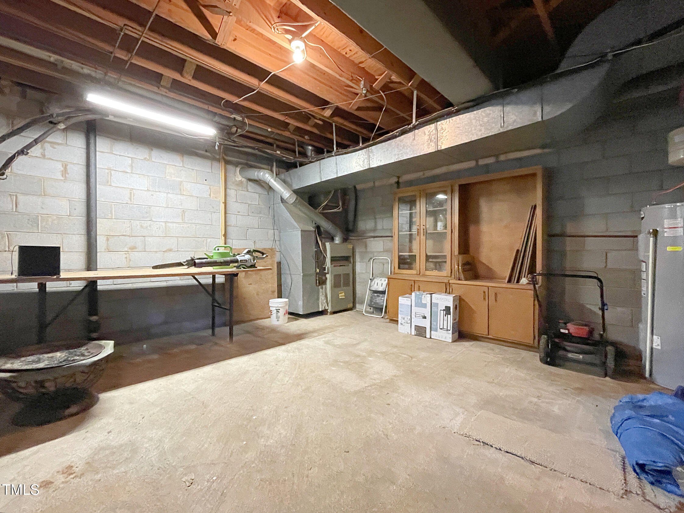 3222 Sussex Road Raleigh, NC 27612 - Photo 42 of 54 20241129_210425629_iOS