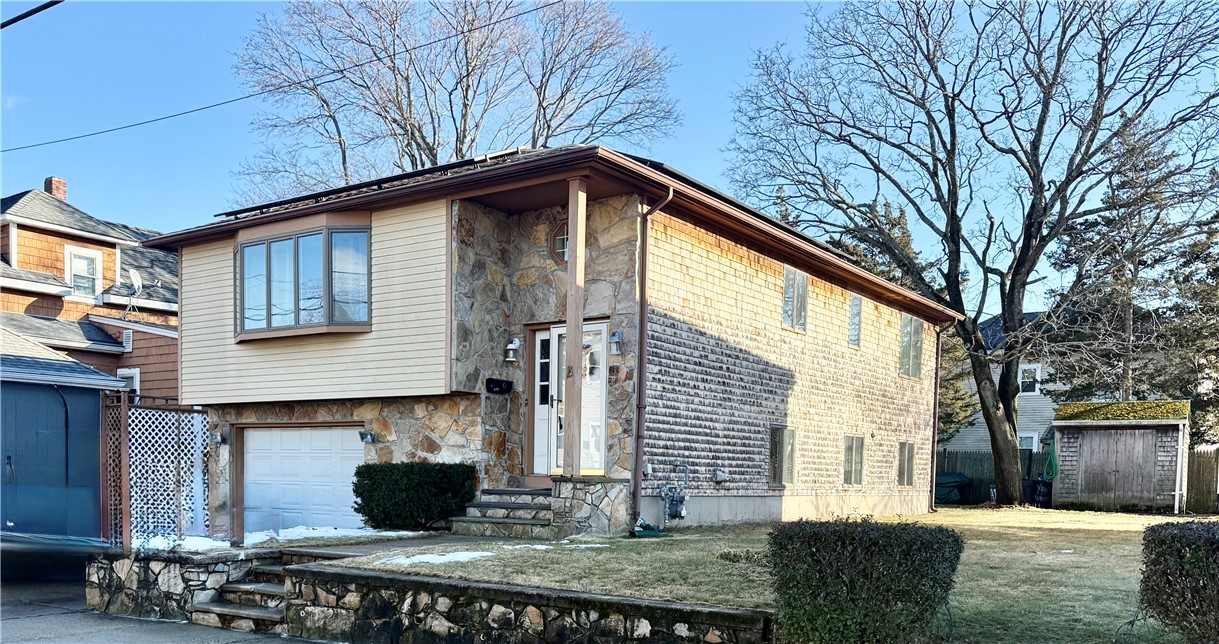 139 Suffolk Avenue Pawtucket, RI 02861 - Photo 2 of 25