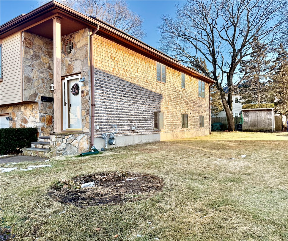 139 Suffolk Avenue Pawtucket, RI 02861 - Photo 3 of 25