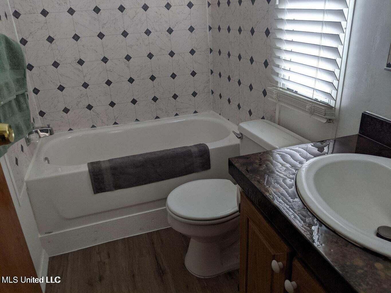 508 Ridgecrest Drive Pearl, MS 39208 - Photo 18 of 22 Hallbath3