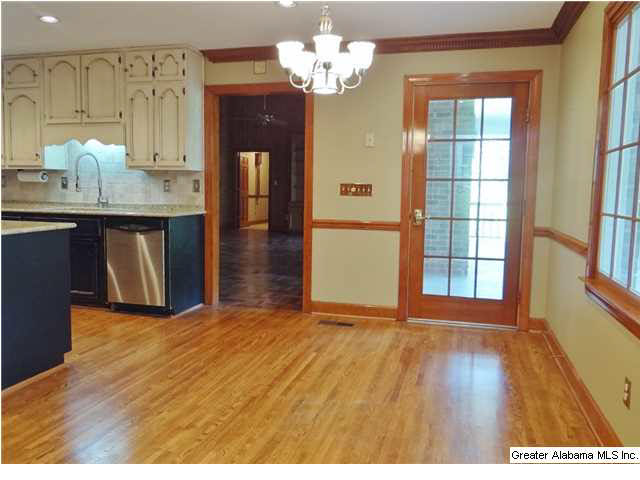 1079 Crest Road Leeds, AL 35094 - Photo 10 of 32